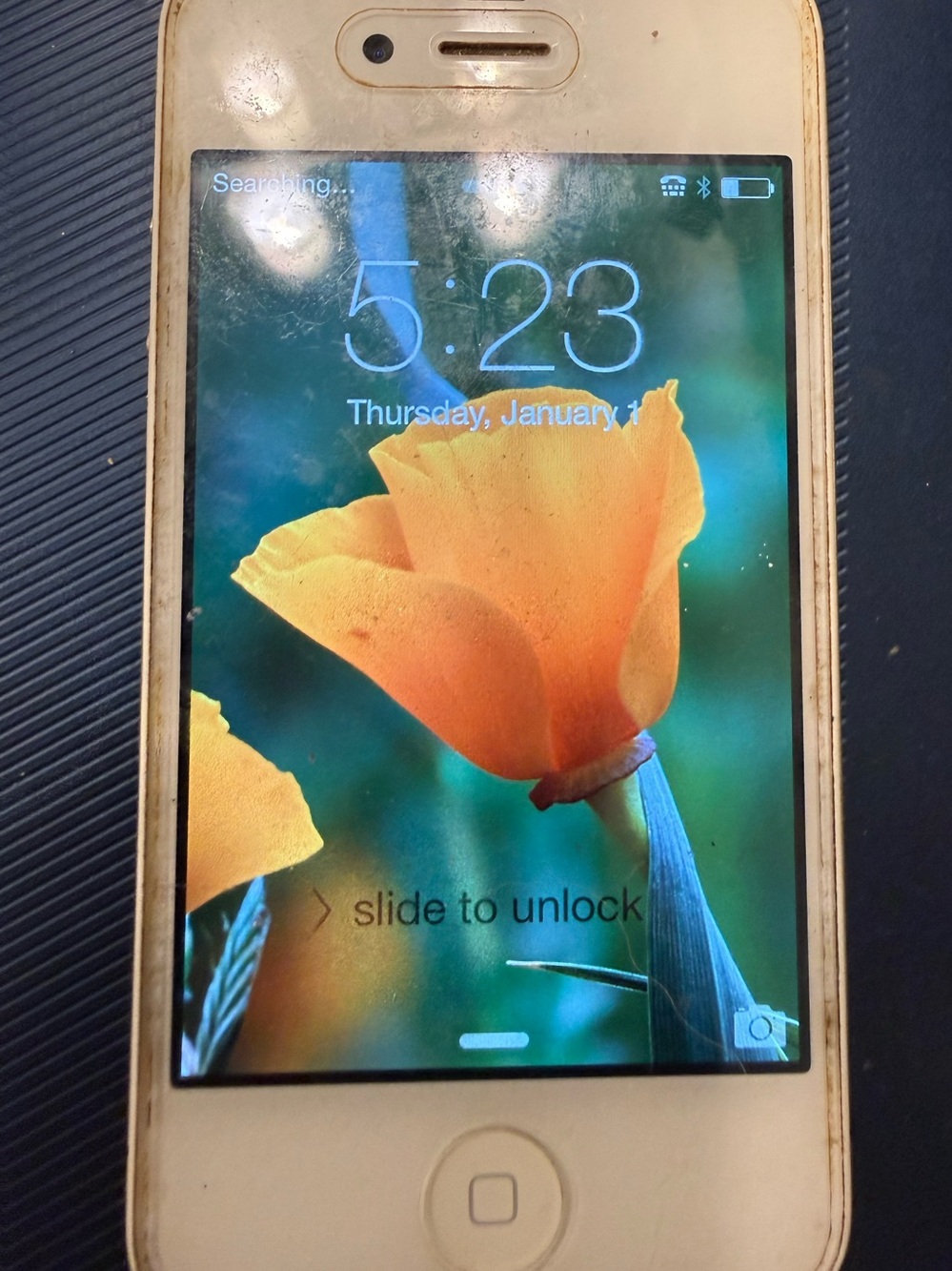 Apple iPhone 4S A1349 White 8GB Powers On Passcode Locked Untested As-Is